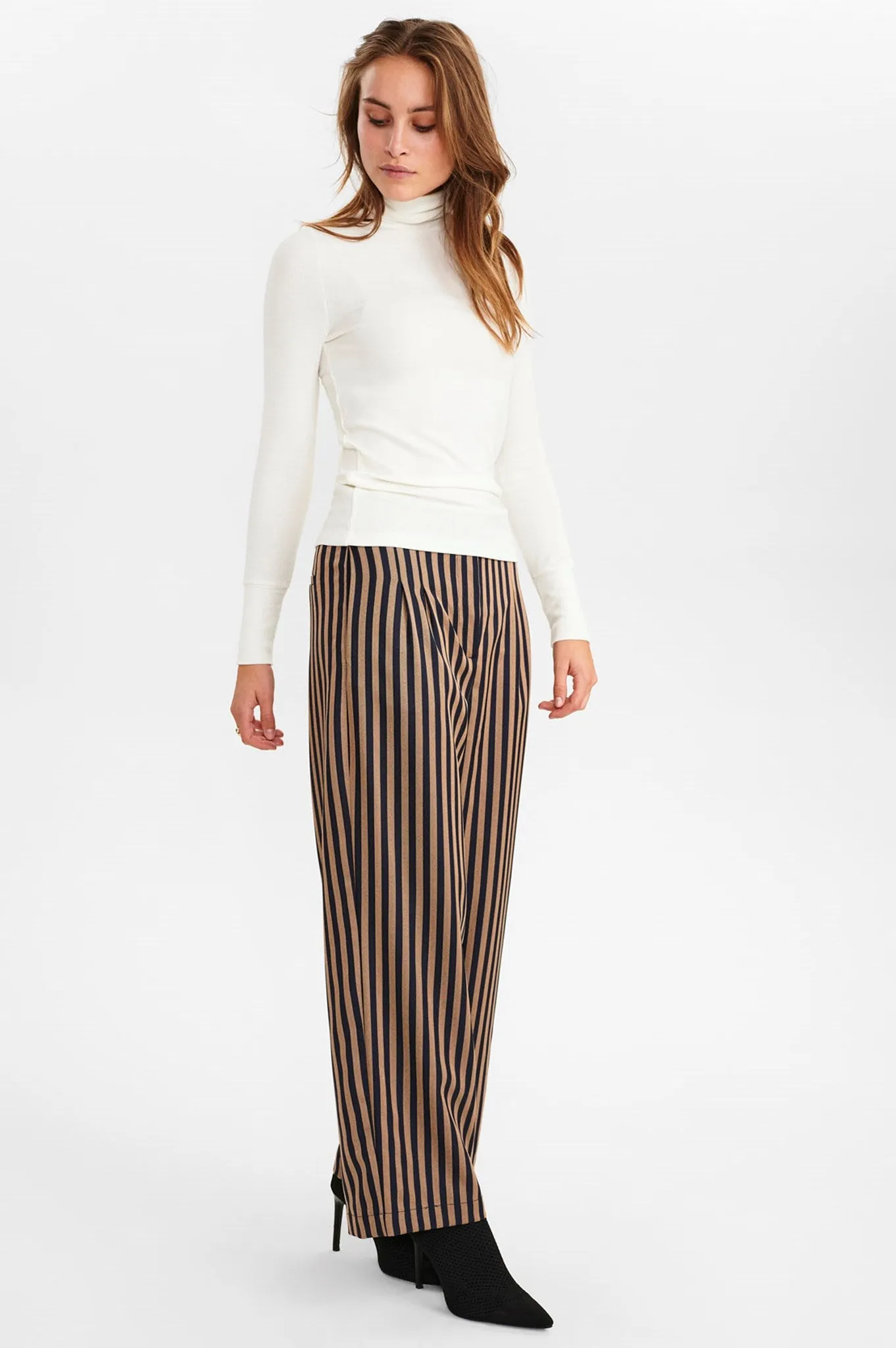 NUBOWIE ROLLNECK RIB - NOOS - Cloud Dancer